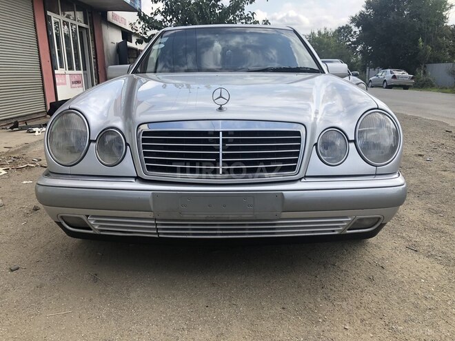 Mercedes E 230 1996, 280,000 km - 2.3 l - Masallı