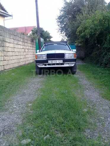 Mercedes 190 1991, 450,000 km - 2.0 l - Astara