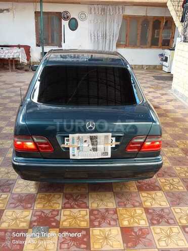 Mercedes E 240 2001, 210,000 km - 2.4 l - Gəncə