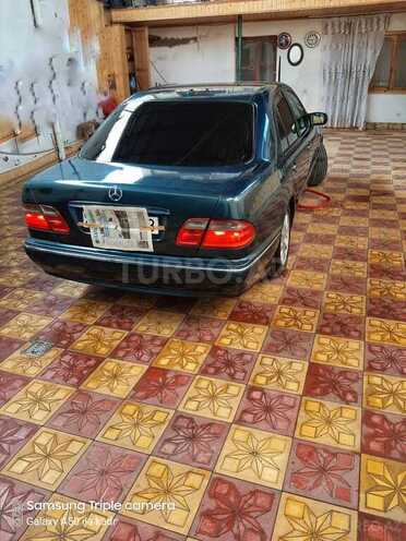 Mercedes E 240 2001, 210,000 km - 2.4 l - Gəncə