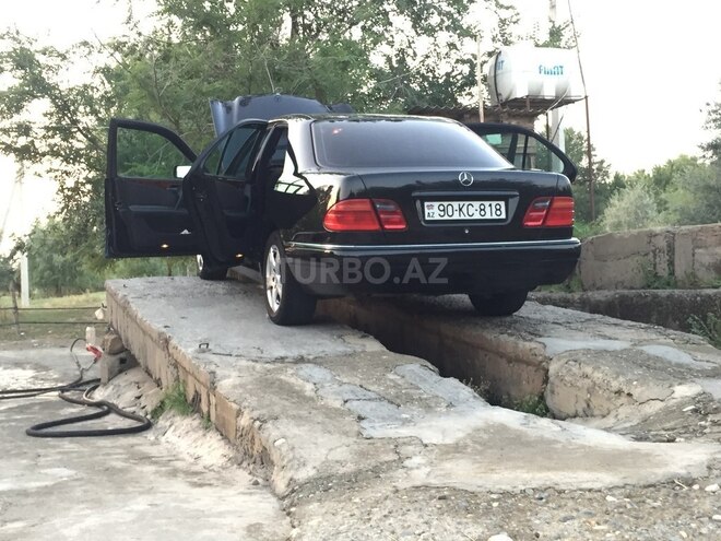 Mercedes E 240 1998, 366,000 km - 2.4 l - Ağcabədi