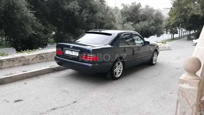 Mercedes E 230 1995, 518,000 km - 2.3 l - Bakı