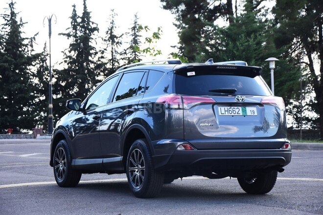 Toyota RAV4 2018, 18,500 km - 2.5 l - Qax