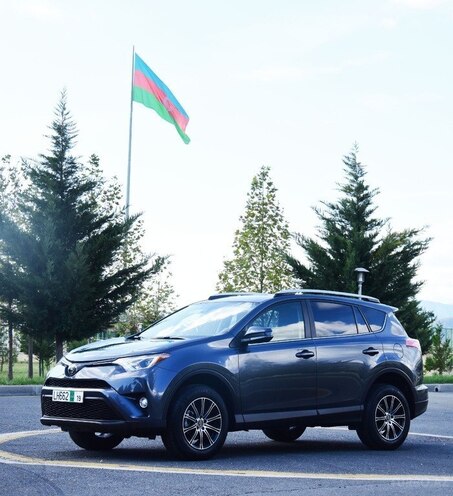 Toyota RAV4 2018, 18,500 km - 2.5 l - Qax