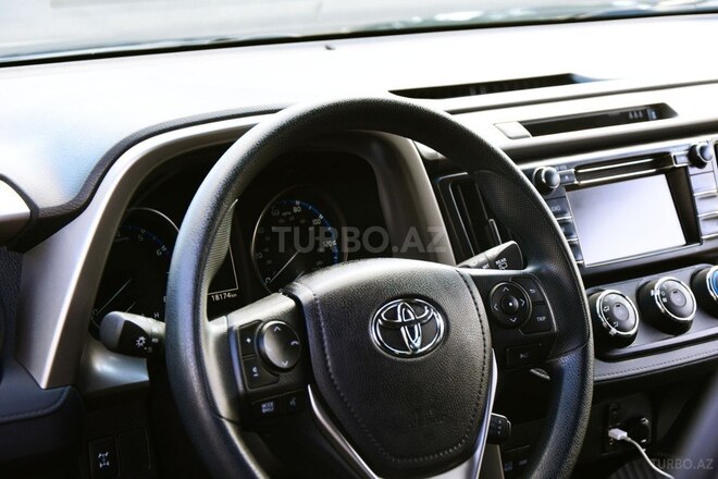 Toyota RAV4 2018, 18,500 km - 2.5 l - Qax