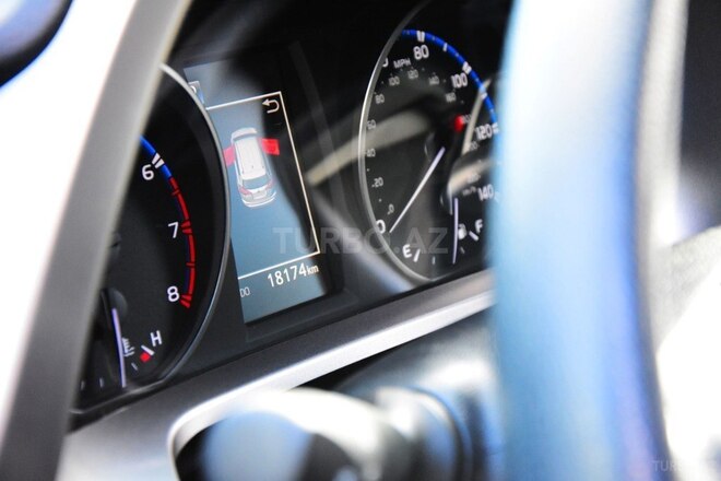 Toyota RAV4 2018, 18,500 km - 2.5 l - Qax