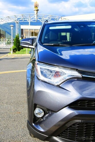 Toyota RAV4 2018, 18,500 km - 2.5 l - Qax