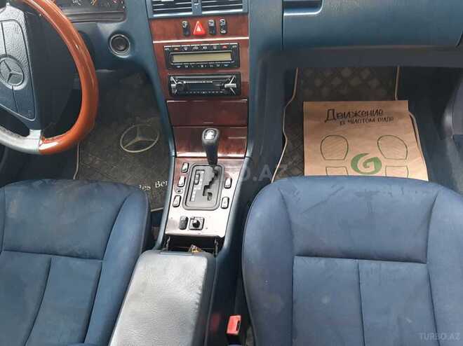 Mercedes E 200 1997, 300,000 km - 2.0 l - Bakı