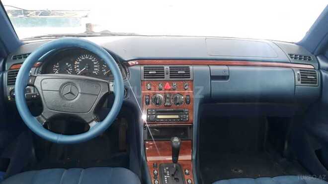 Mercedes E 200 1998, 284,000 km - 2.0 л - Göyçay