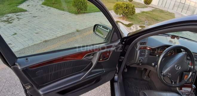 Mercedes E 320 2001, 313,000 km - 3.2 l - Xaçmaz