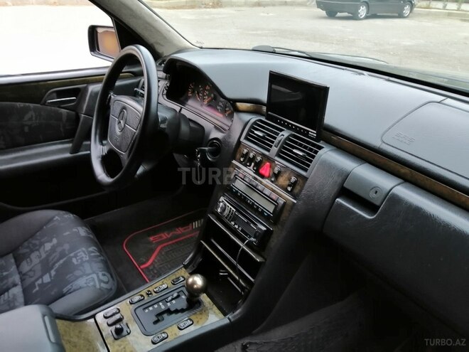 Mercedes E 240 1998, 318,000 km - 2.4 l - Bakı