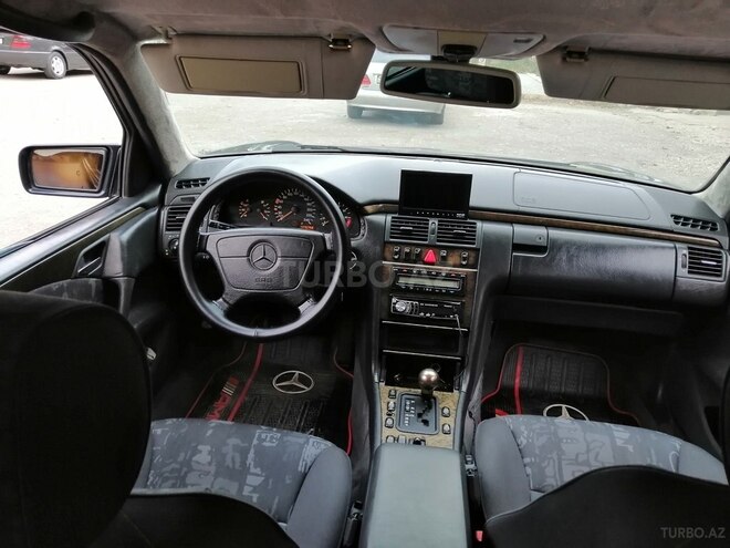 Mercedes E 240 1998, 318,000 km - 2.4 l - Bakı