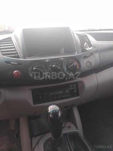 Mitsubishi L200 2011, 250,000 km - 2.5 l - Bakı