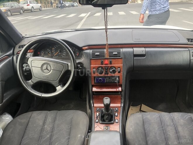 Mercedes E 230 1996, 230,323 km - 2.3 l - Bakı