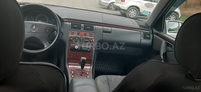 Mercedes E 220 2000, 409,000 km - 2.2 l - Xırdalan