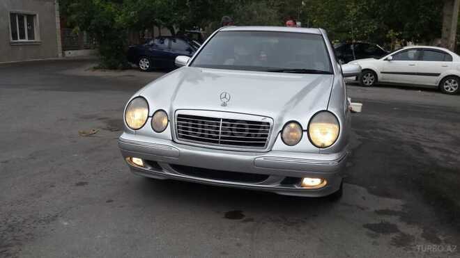 Mercedes E 220 1999, 331,000 km - 2.2 л - Bakı