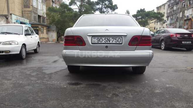 Mercedes E 220 1999, 331,000 km - 2.2 л - Bakı