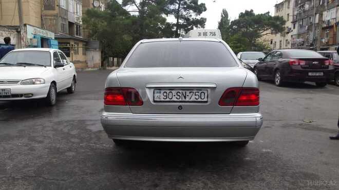 Mercedes E 220 1999, 331,000 km - 2.2 л - Bakı