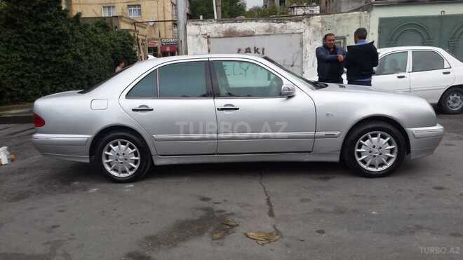 Mercedes E 220 1999, 331,000 km - 2.2 л - Bakı