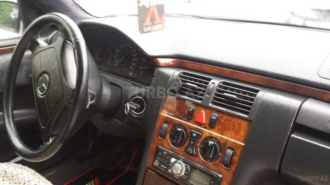 Mercedes E 220 1999, 331,000 km - 2.2 л - Bakı