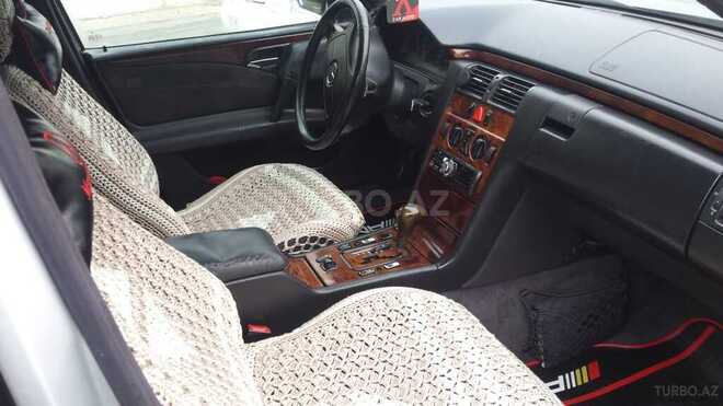 Mercedes E 220 1999, 331,000 km - 2.2 л - Bakı