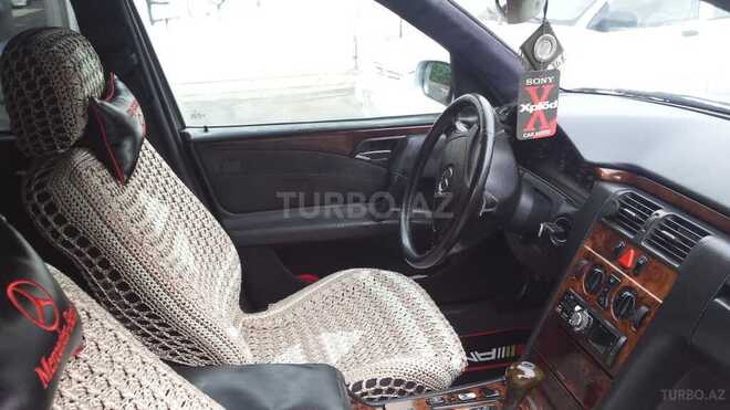 Mercedes E 220 1999, 331,000 km - 2.2 л - Bakı