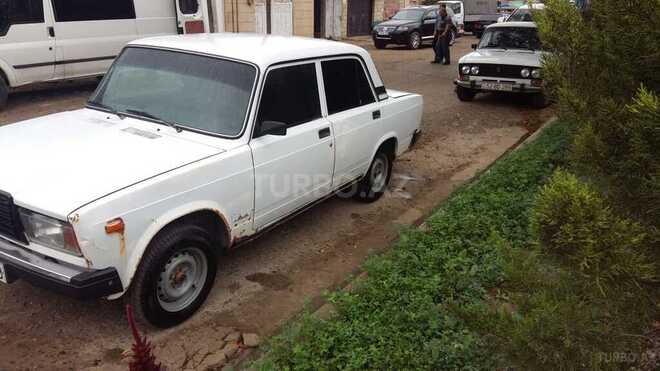 LADA (VAZ) 2107 2000, 348,000 km - 1.6 l - Salyan