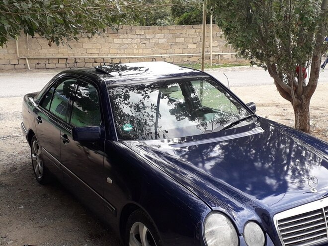 Mercedes E 230 1996, 260,000 km - 2.3 л - Sumqayıt