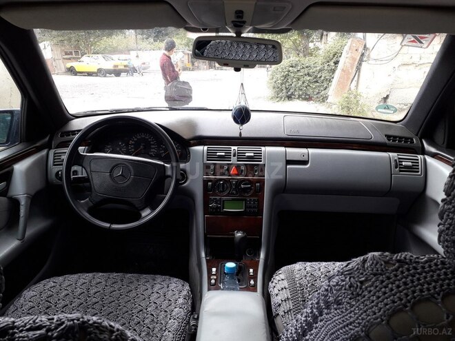 Mercedes E 230 1996, 260,000 km - 2.3 л - Sumqayıt