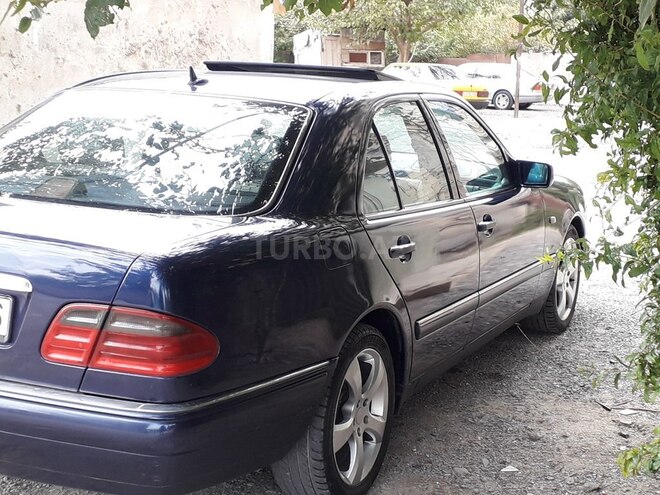 Mercedes E 230 1996, 260,000 km - 2.3 л - Sumqayıt