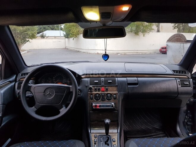 Mercedes E 230 1997, 245,000 km - 2.3 л - Bakı