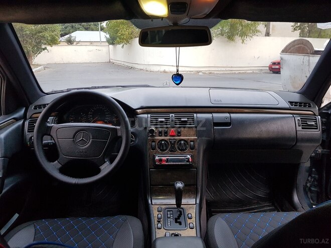 Mercedes E 230 1997, 245,000 km - 2.3 л - Bakı