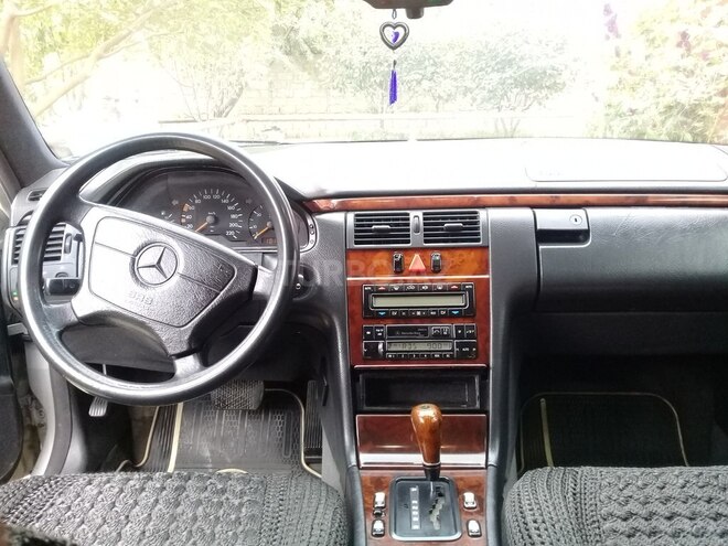 Mercedes E 250 1996, 350,800 km - 2.5 l - Bakı