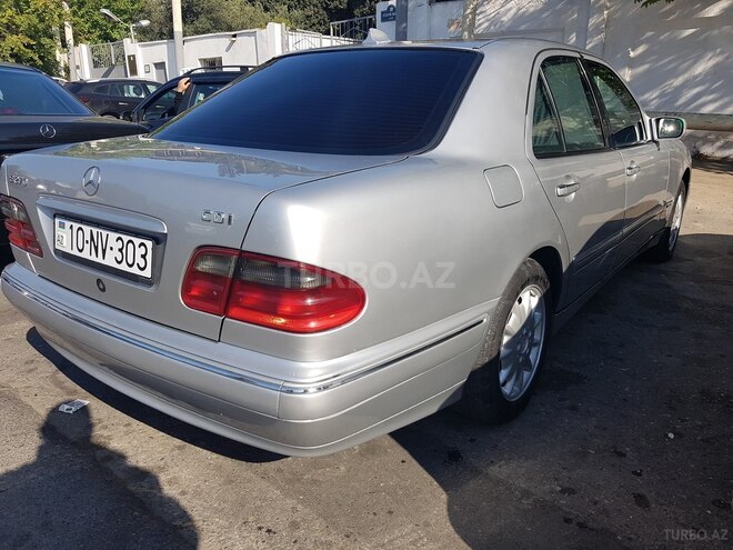 Mercedes E 220 2000, 296,540 km - 2.2 l - Bakı