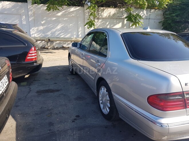 Mercedes E 220 2000, 296,540 km - 2.2 l - Bakı