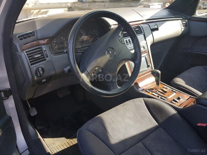 Mercedes E 220 2000, 296,540 km - 2.2 l - Bakı