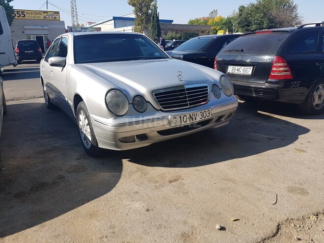 Mercedes E 220 2000, 296,540 km - 2.2 l - Bakı