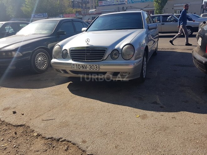Mercedes E 220 2000, 296,540 km - 2.2 l - Bakı