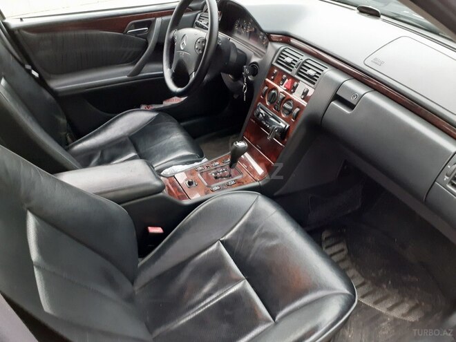 Mercedes E 240 2000, 250,000 km - 2.6 l - Bakı