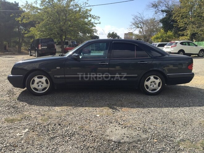 Mercedes E 240 1997, 300,000 km - 2.4 l - Bakı