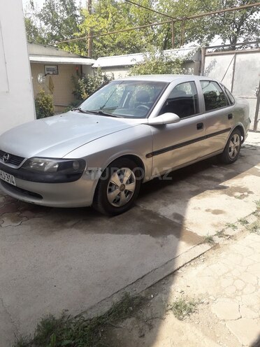 Opel Vectra 1996, 444,860 km - 1.6 l - Quba