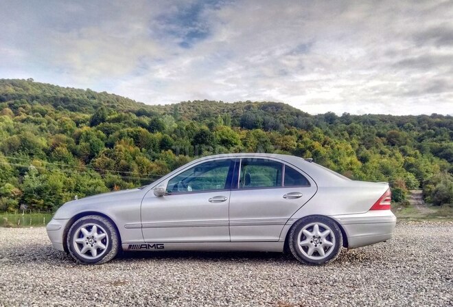 Mercedes C 240 2003, 328,000 km - 2.6 l - Quba