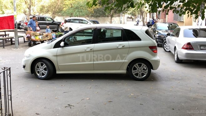Mercedes B 180 2010, 82,500 km - 1.7 l - Bakı