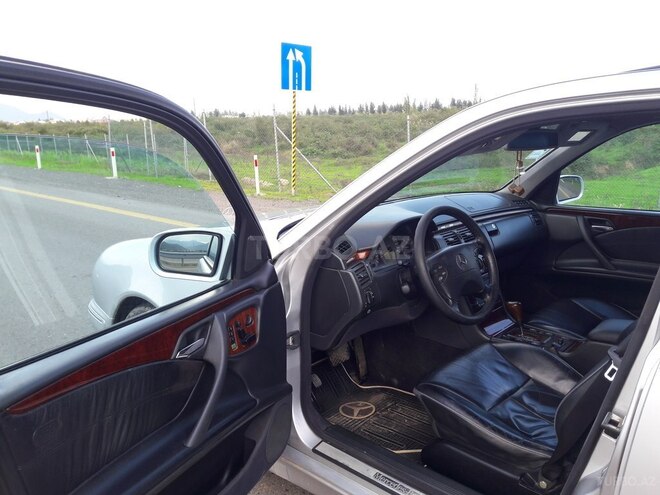 Mercedes E 320 2001, 259,127 km - 3.2 l - Lənkəran