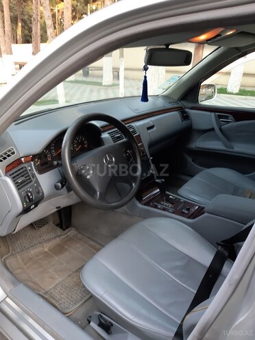 Mercedes E 240 2000, 250,000 km - 2.4 l - Bakı