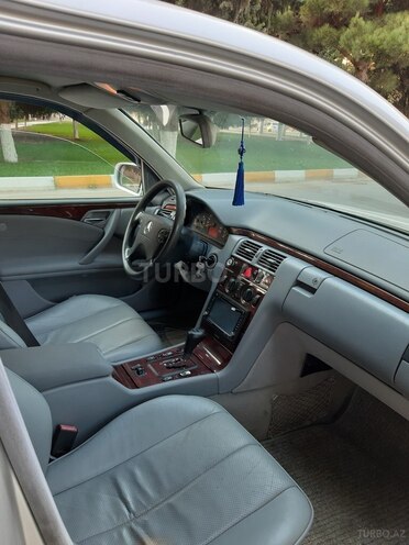 Mercedes E 240 2000, 250,000 km - 2.4 l - Bakı