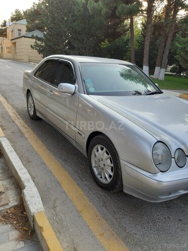 Mercedes E 240 2000, 250,000 km - 2.4 l - Bakı