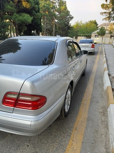 Mercedes E 240 2000, 250,000 km - 2.4 l - Bakı