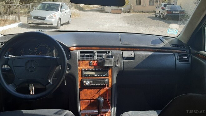 Mercedes E 240 1998, 274,000 km - 2.4 l - Bakı
