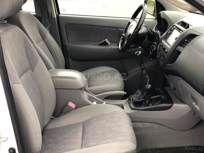 Toyota Hilux 2010, 280,000 km - 2.5 l - Bakı